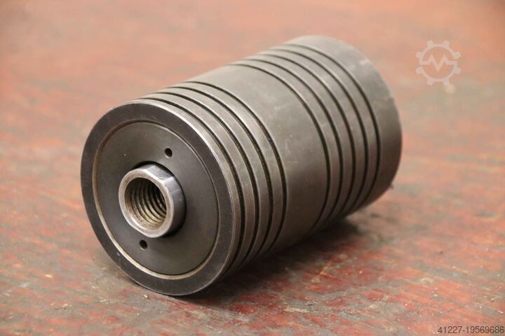 зажимной цилиндр V Lenze 63 TGL 30-7312  Hub 25 mm