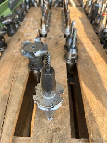 Держатель, цанга SK40 Ø14 x80 с цилиндрической торцевой фрезой VHM Ø14 Uchwyt, Oprawka SK40 Ø14 x80 z frezem walcowo-czołowym VHM Ø14 