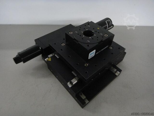 Крестовой стол с установленным поворотным столом и приводом от шагового двигателя; круглый стол, дел UHL B 80-DT/ KT5-NSOC