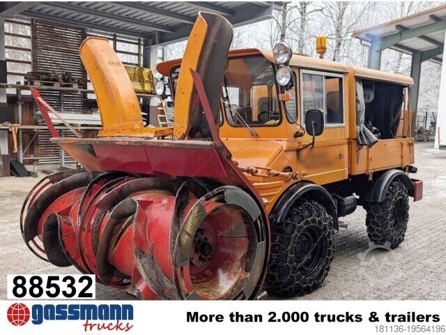 Кастомизированный фургон Unimog U52 411 4x4, Schmidt Schneefräse mit Separatmotor