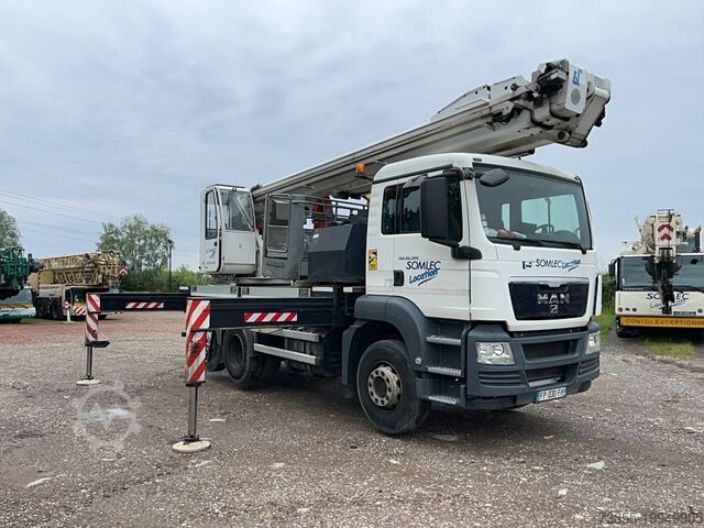 Грузовая подвесная рабочая платформа MAN TGS 26.320 6x2-2 BL with Oil Steel Eagle 3526 (35m)