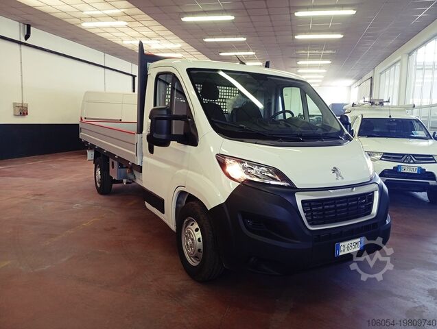 длинный фургон с фиксированной платформой Pegeout boxer