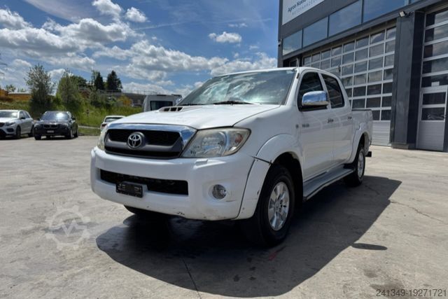 Фургон TOYOTA Hilux 3.0D 4WD