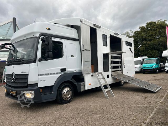 Скотовоз MERCEDES-BENZ Atego 823 *4.Pferde*Pferdetransporter