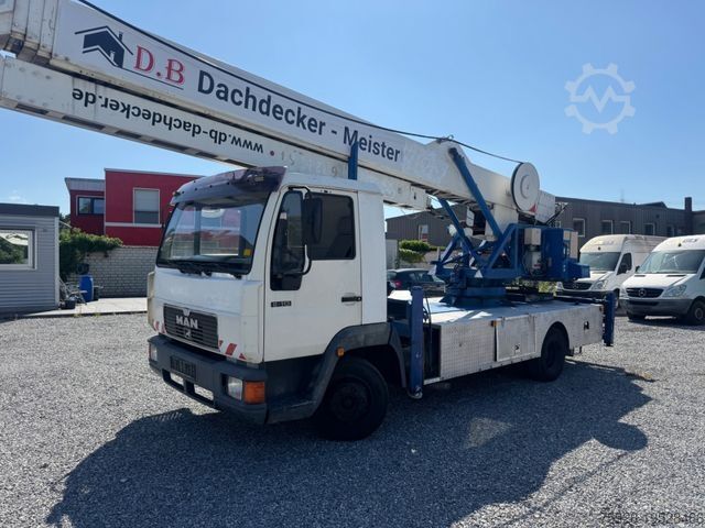 Фургон с краном на шасси грузовика MAN 8.113 *Dachdeckerkran* Klaas* 32 Meter*