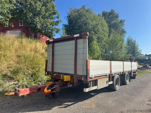 Платформенный трейлер Renders trailer.