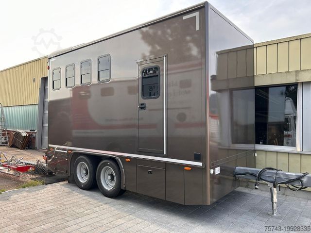 Прицеп для перевозки лошадей  TT XL 3-4 Pferde Wohnung, Dusche