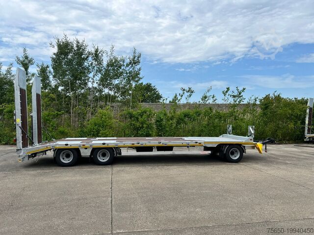 Низкорамный прицеп Möslein T 3-8,20 P VB H1  3 Achs Tieflader mit gerader Ladefläche 8,10 m, Neufahrzeug