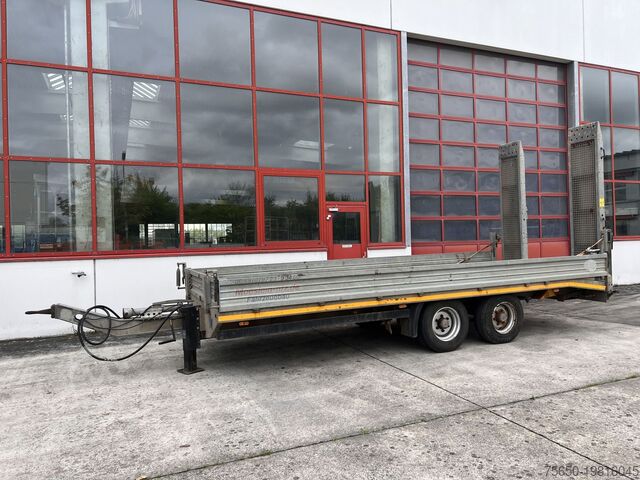 Низкорамный прицеп Möslein TTS 13 Schwebheim  13 t Tandemtieflader
