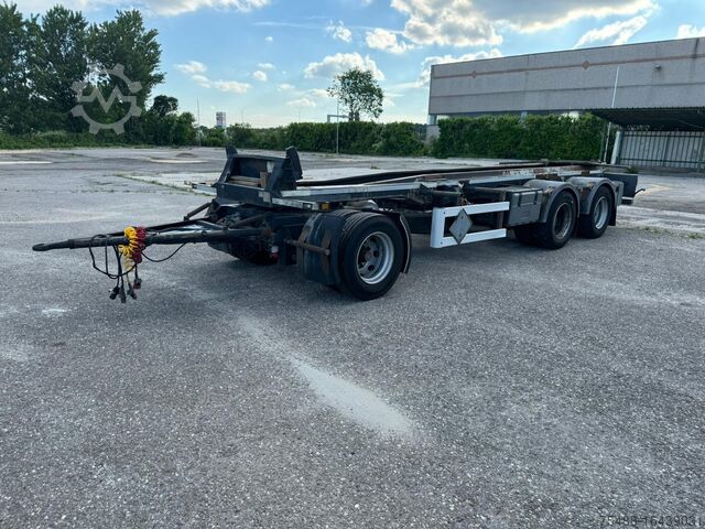 крюковой прицеп C.I.R. 153 SCARRABILE 3 ASSI CON 12 GOMME