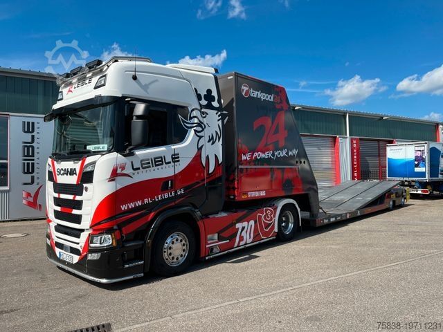 Низкорамный полуприцеп  Maskin/EKSJÖ Rennsport Tieflader*Radmulden*