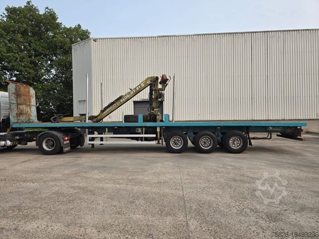 Лесовозный полуприцеп TRAILOR mit Holzkran Loglift 81 / BLATT gefedert