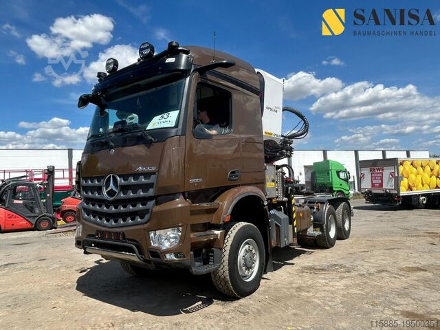 Стандартный седельный тягач Mercedes-Benz Arocs 3351 6x6/Palfinger Epolsion S260/Langholz