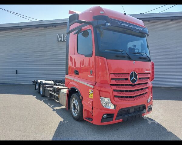 Шасси грузовика MERCEDES-BENZ Actros 5 distribuzione 25 6x2 - Actros 5 distribuzione 2542 L 6x2