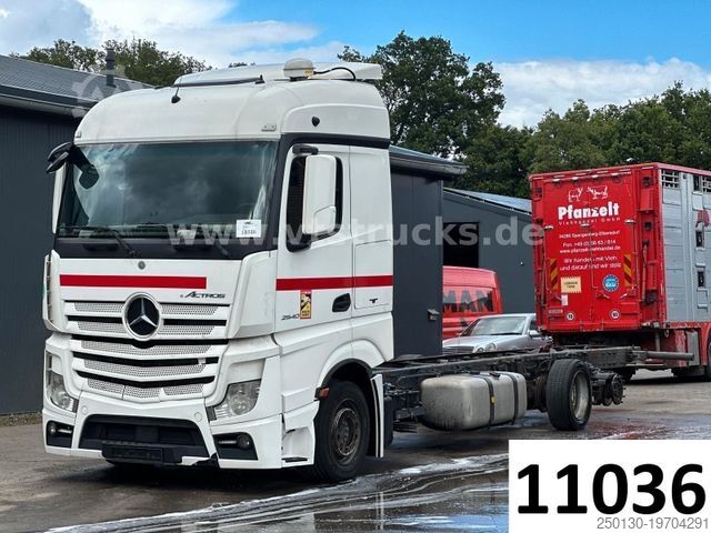 Шасси грузовика MERCEDES-BENZ Actros 2540 6x2 Fahrgestell