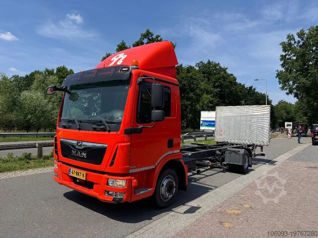 Шасси с кабиной MAN TGL 12.220 Chassis cabine