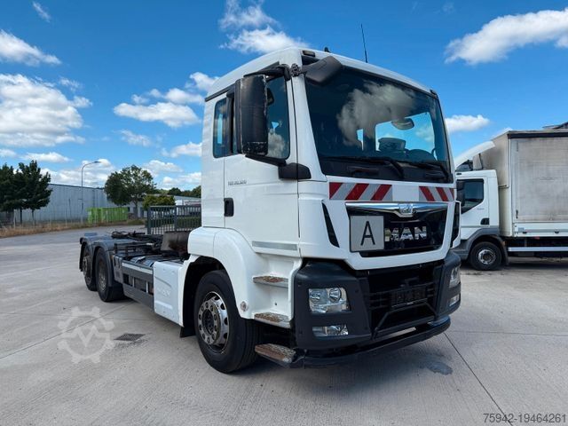Шасси грузовика MAN TGS 26.320 FG /   6x2   LIFT/LENK NEBENANTRIEB