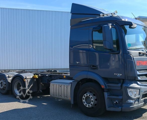 Шасси грузовика MERCEDES-BENZ 2533 Antos*ml. FHS*vollluft*für 8,1 m Aufbauten