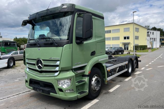 Шасси грузовика MERCEDES-BENZ Actros 2543 6x2