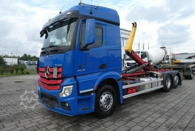 Крюковой мусоровоз MERCEDES-BENZ Actros neu 2546 L 6x2 Abrollkipper Lenk-Lift Ach