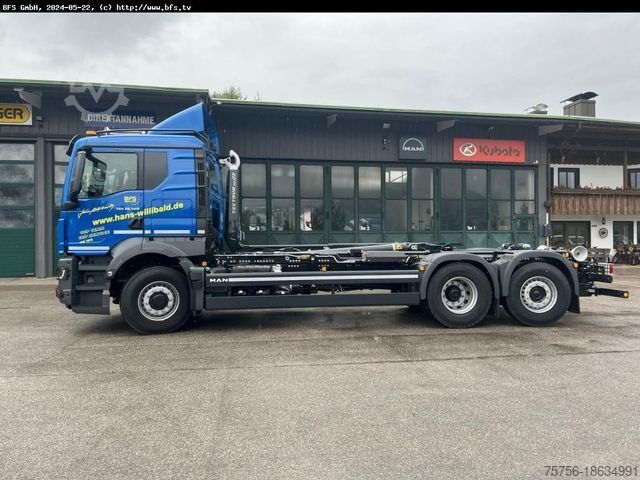 Крюковой мусоровоз MAN TGS (TG3) 26.520 6x2H-4 BL CH MEILLER