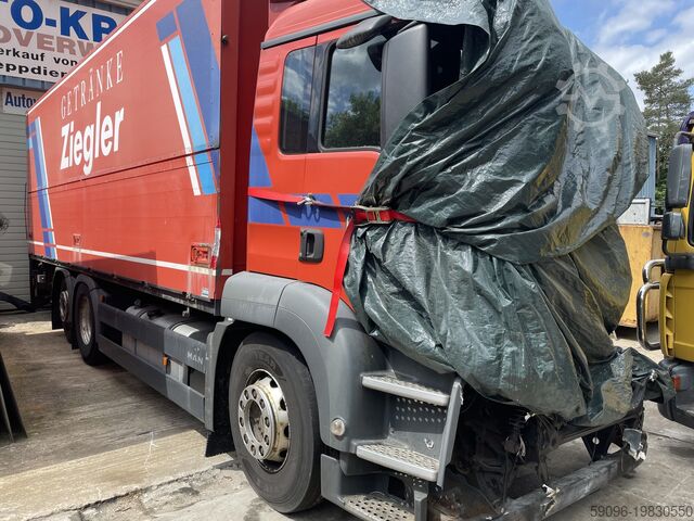 Грузовик с надстройкой для напитков MAN TGS 26.400 6X2-2 LL