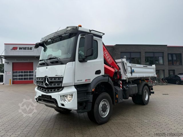 Трехсторонний самосвал MERCEDES-BENZ Arocs 1835  4x4 Allrad Fassi F135 Kran Kipper