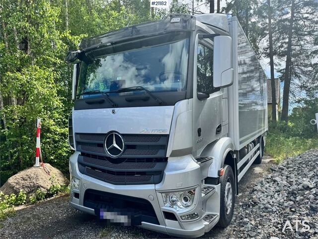 Чемодан Mercedes-Benz Actros 1833 4x2 Box truck. 80,000 km!