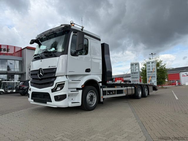 Автовоз MERCEDES-BENZ Actros mit Rampen, Maschinentransporter