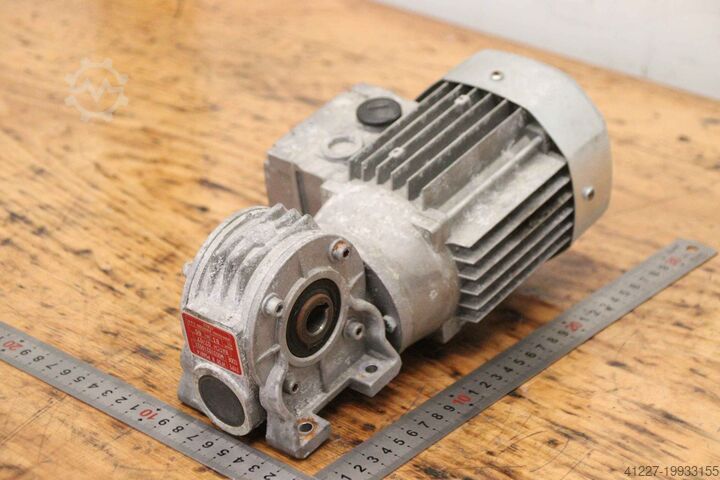 Редукторный мотор 0,09 кВт 22,5 об/мин Bonfiglioli VF30 N P56B14   BN 56 B4