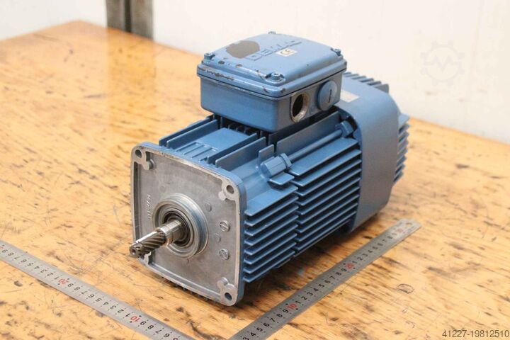 Электродвигатель 0,13/0,5 кВт 630/2710 об/мин Demag KMF80A8/2