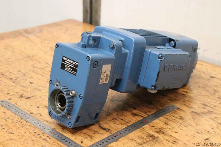 Редукторный двигатель 0,13/0,50 кВт 45/131 об/мин DEMAG ZBF80A8/2B020