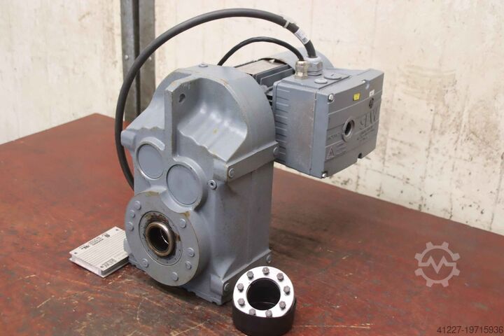 Редукторный мотор 0,075/0,37 кВт, 1,2-6,1 об/мин SEW-Eurodrive FH67BDT71D4/BMG/MM03/RA1A/KPF6