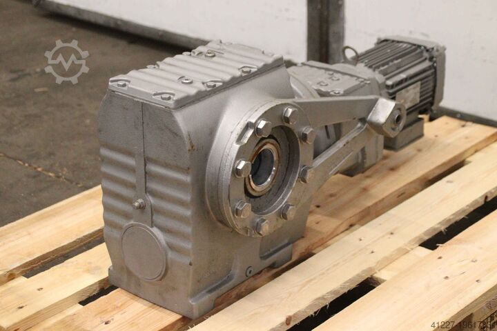 Мотор-редуктор 0,75 кВт 1,7 об/мин SEW-Eurodrive SA87R57DRN80M4