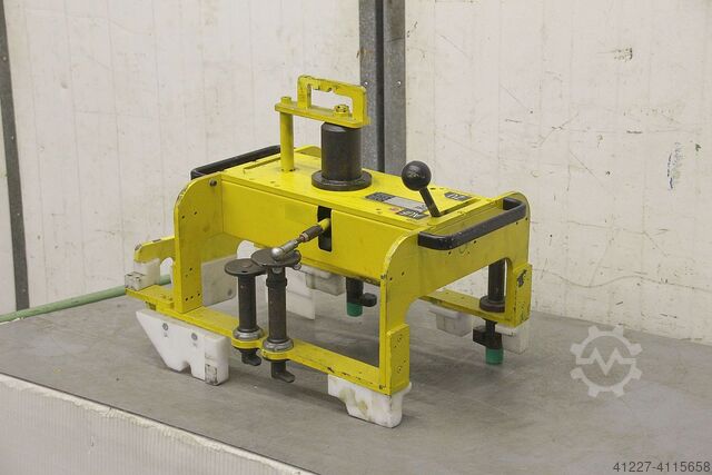 монтажная подвеска для крана BMW Spannweite 635 mm