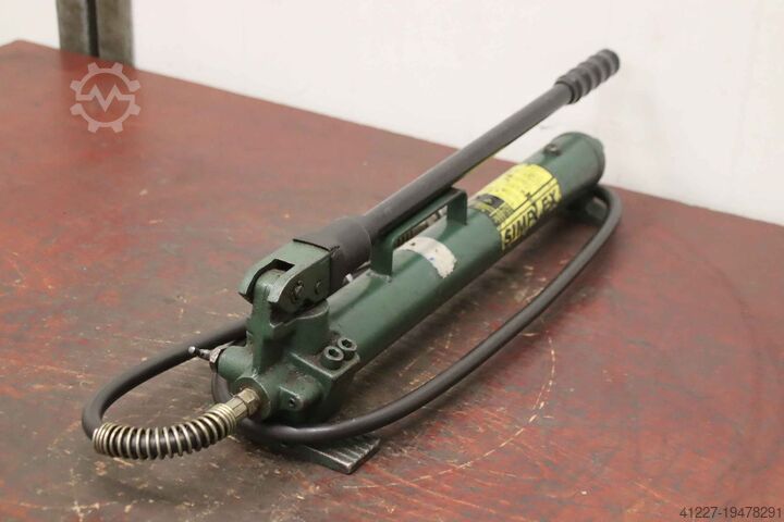 Ручной гидравлический насос 689 бар Simplex P-  740/200/H150 mm