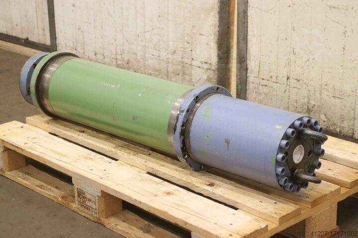 Гидравлический цилиндр MAE Hub 690 mm