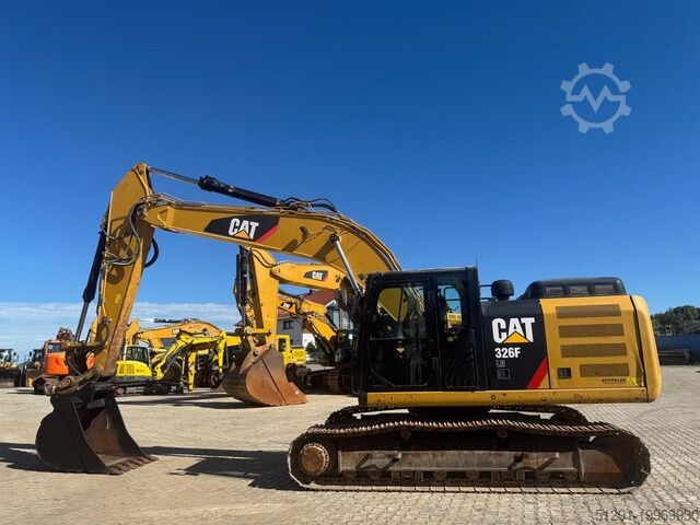 Гусеничный экскаватор Caterpillar 326F LN