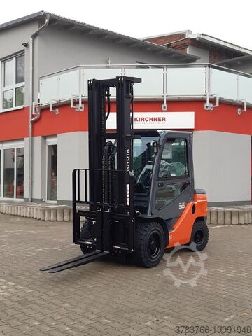 Дизельный вилочный погрузчик Toyota 52-8FDF30