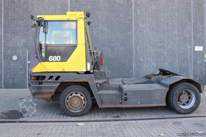 Терминальный трактор Terberg RT282