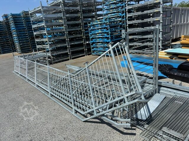 Жилой контейнер с боковой стальной лестницей Modurazell GmH 