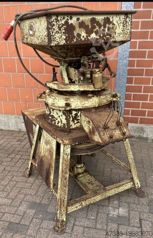 зернодробилка кормовая мельница Mahlsteinmühle Schrotmühle Mahlstein 400 V