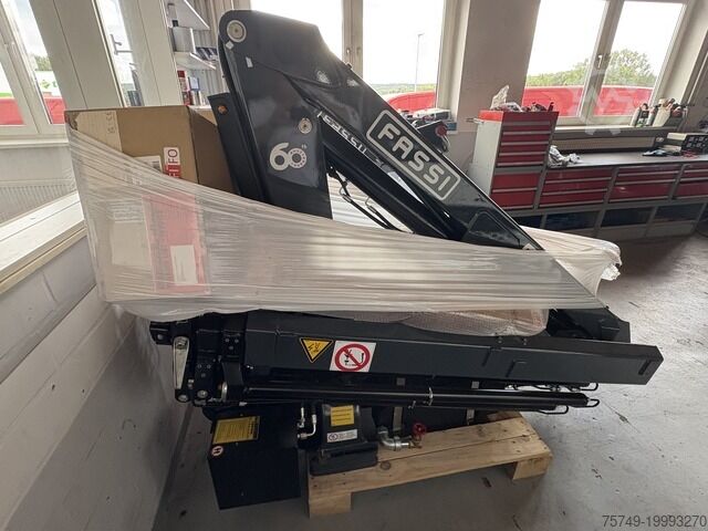 Фургон с краном на шасси грузовика  Ladekran Fassi F32A.023 Funk! NEU sofort verfügbar!