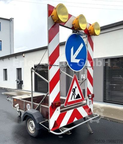 Прицеп  Nissen Verkehrsleitanhänger,