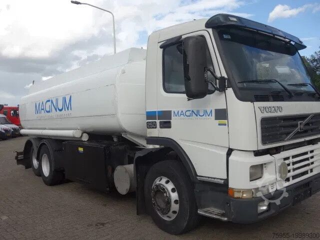 Танкер Volvo FM 250 STEELSPRINGS 18000LITERTANK MANUALE FUEL...