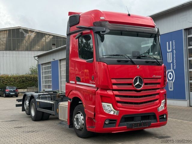 Автомобиль с заменяемым кузовом MERCEDES-BENZ ACTROS 2543 6x2 Wechselaufbau BDF AHK 2 Betten