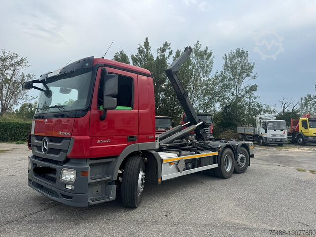 Крюковой мусоровоз Mercedes-Benz ACTROS 2548 GANCIO SCARRABILE 26 TON 6X4