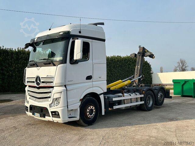 Крюковой мусоровоз  MERCEDES ACTROS 25.51 SCARRABILE