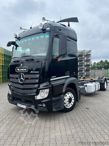 грузовик-фургон Mercedes-Benz Actros 1835 Jumbo