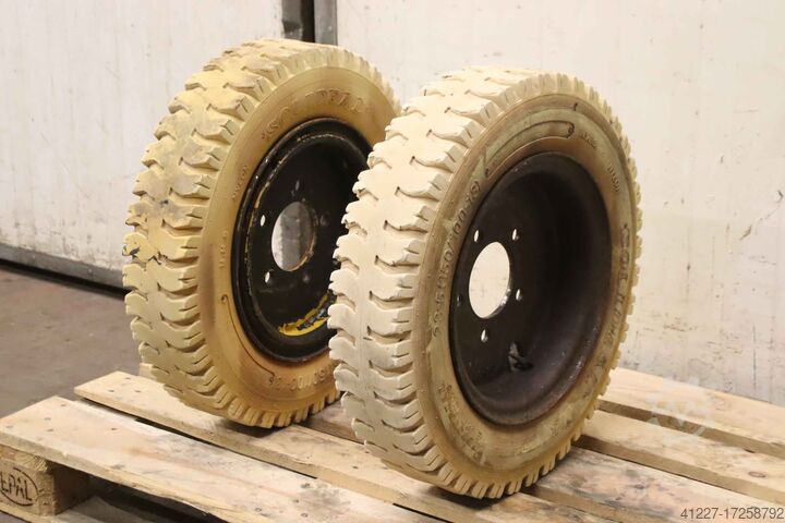 Шина с ободом 2 шт. Solideal 23-5(150/100-13)  reibfrei